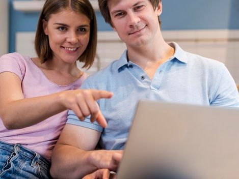 Jak bezpiecznie korzystać z portali towarzyskich dla dorosłych – praktyczny przewodnik