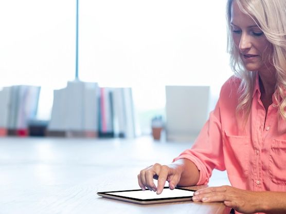 Jak napisać atrakcyjne ogłoszenie na portal rozrywkowy – praktyczny przewodnik